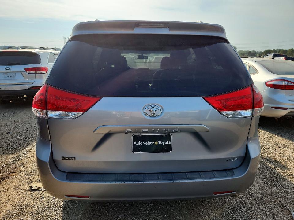 Photo 6 from auction – 2014 TOYOTA SIENNA with VIN 5TDYK3DC9ES513724