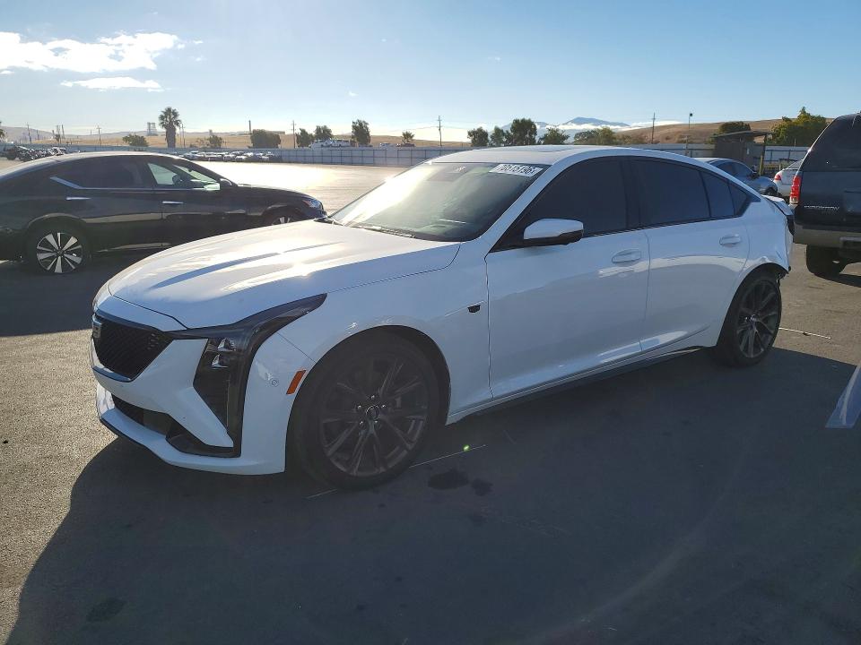 CADILLAC CT5 2025 z numerem VIN 1G6DP5RK3S0118855 - Zdjęcie z aukcji
