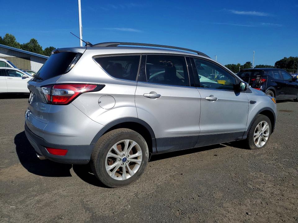 Снимка 3 от търг – 2018 FORD ESCAPE с VIN 1FMCU0GD0JUB88907