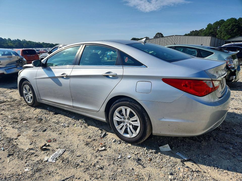 Photo 2 from auction – 2011 HYUNDAI SONATA with VIN 5NPEB4AC7BH290095