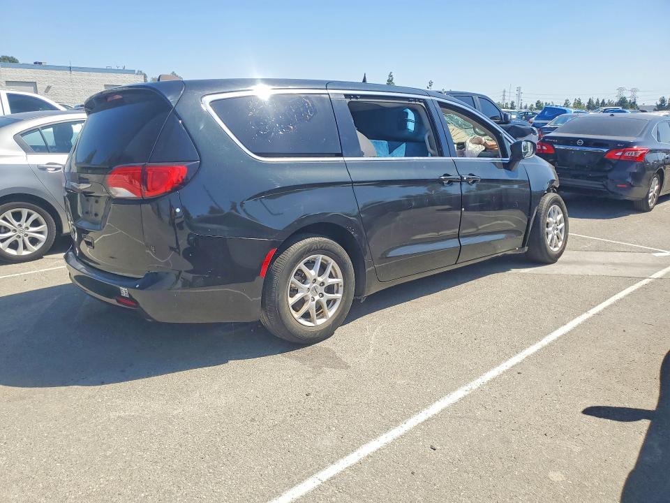 Photo 3 from auction – 2023 CHRYSLER VOYAGER with VIN 2C4RC1CG1PR511438