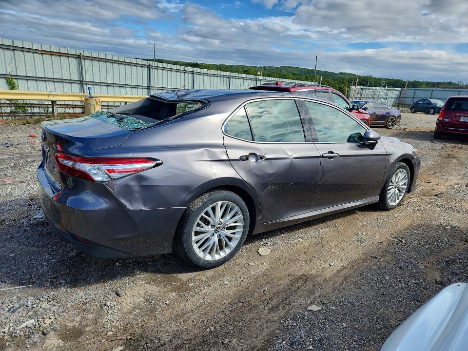 Zdjęcie 3 z aukcji – 2020 TOYOTA CAMRY z VIN 4T1F31AK5LU017571