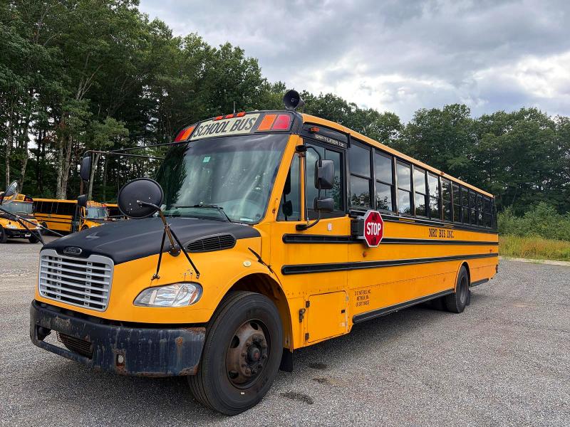 Photo 2 from auction – 2015 FREIGHTLINER CHASSIS with VIN 4UZABRDU4FCFW9648