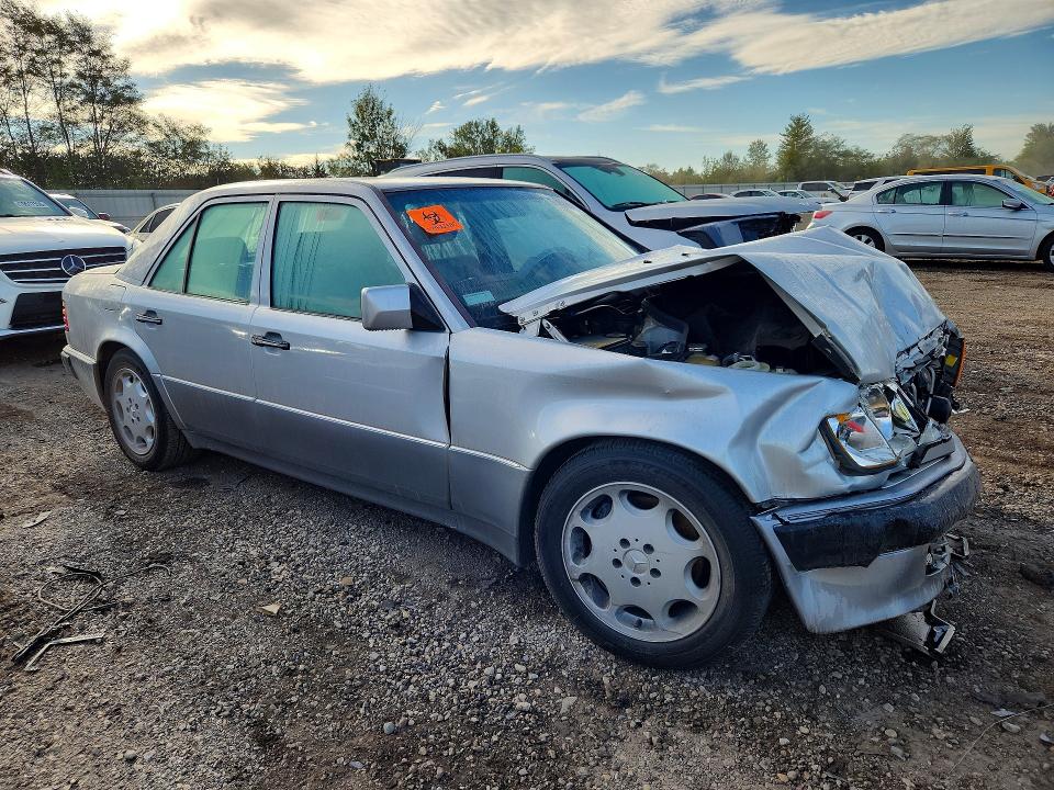 Снимка 4 от търг – 1993 MERCEDES-BENZ 500 с VIN WDBEA36E3PB833814