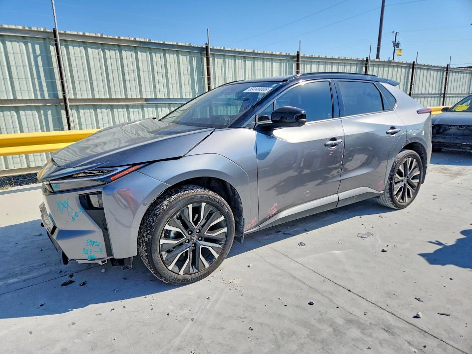 Снимка 1 от търг – 2026 TOYOTA BZ с VIN JTMBCAEB5TA002048