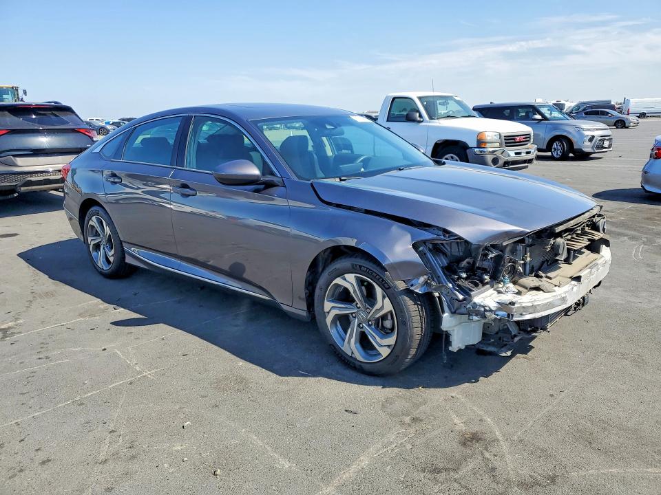 Снимка 4 от търг – 2019 HONDA ACCORD с VIN 1HGCV1F43KA101885