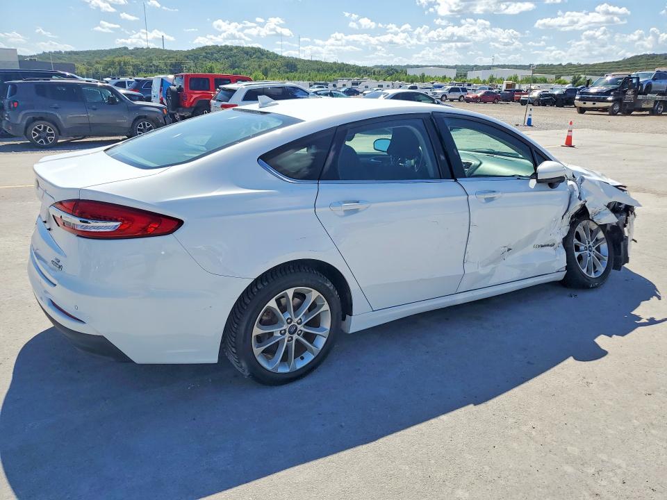 Foto 3 de la subasta – 2019 FORD FUSION con VIN 3FA6P0LU3KR240981