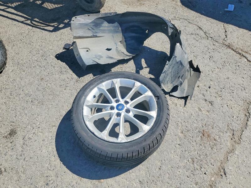 Photo 12 from auction – 2019 FORD FUSION with VIN 3FA6P0LU0KR221482
