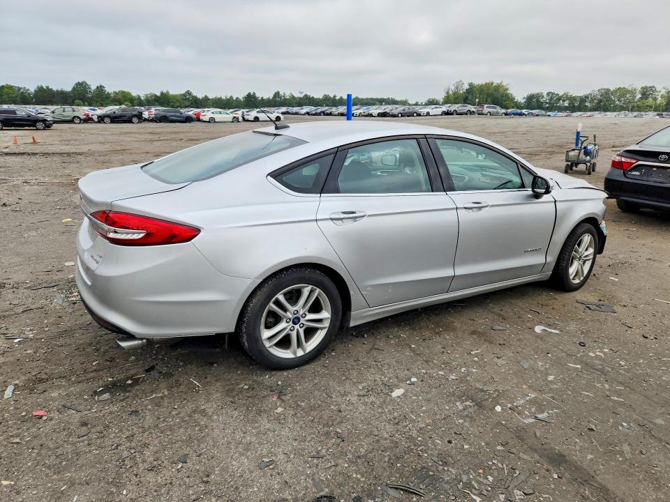 Photo 3 from auction – 2018 FORD FUSION with VIN 3FA6P0LU4JR102249