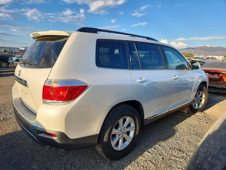 Photo 3 from auction – 2012 TOYOTA HIGHLANDER with VIN 5TDZK3EH7CS066502