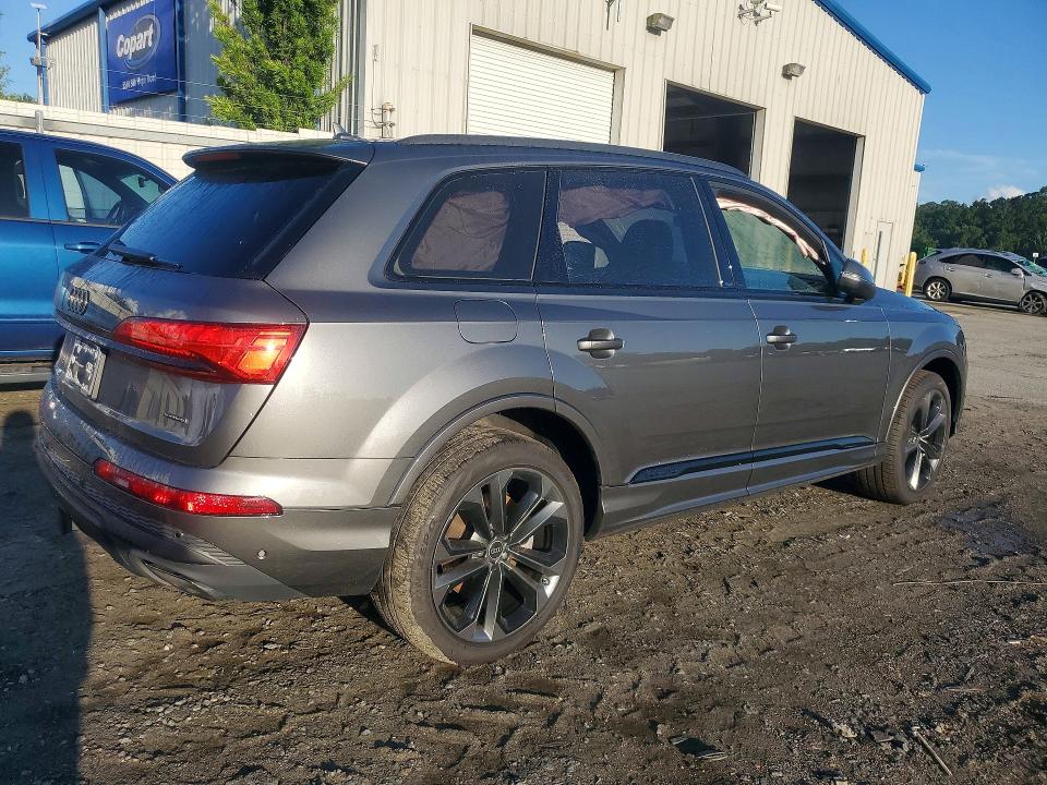 Zdjęcie 3 z aukcji – 2025 AUDI Q7 z VIN WA1LVBF70SD022083