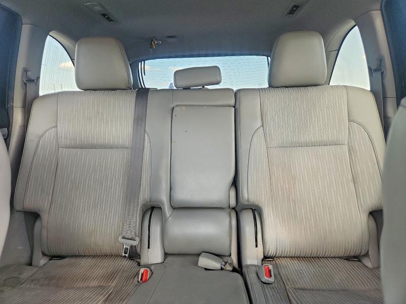 Снимка 10 от търг – 2019 TOYOTA HIGHLANDER с VIN 5TDZZRFH4KS324258