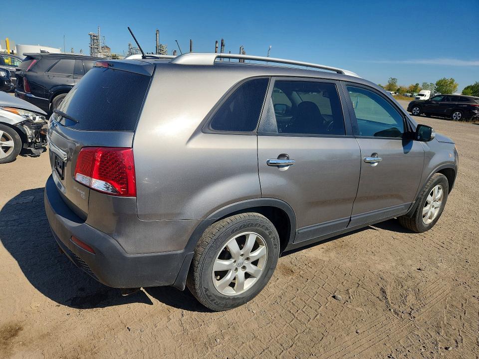 صورة رقم 3 من المزاد - 2013 KIA SORENTO مع VIN 5XYKT3A20DG327869