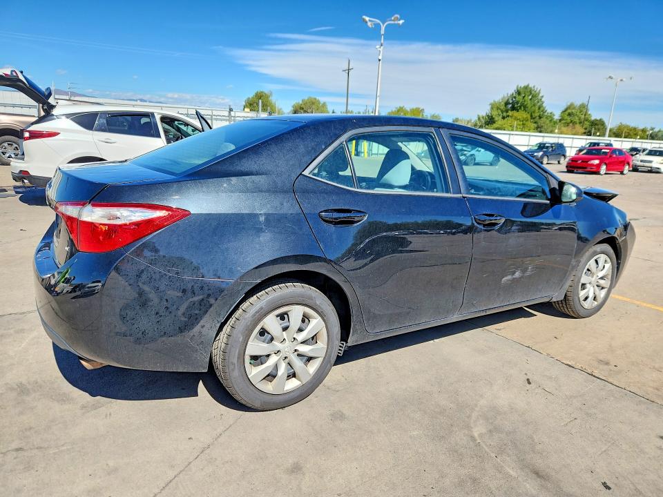 Foto 3 de la subasta – 2015 TOYOTA COROLLA con VIN 5YFBURHE4FP286564