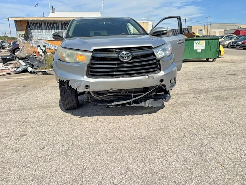 Photo 12 from auction – 2016 TOYOTA HIGHLANDER with VIN 5TDBKRFH4GS255097