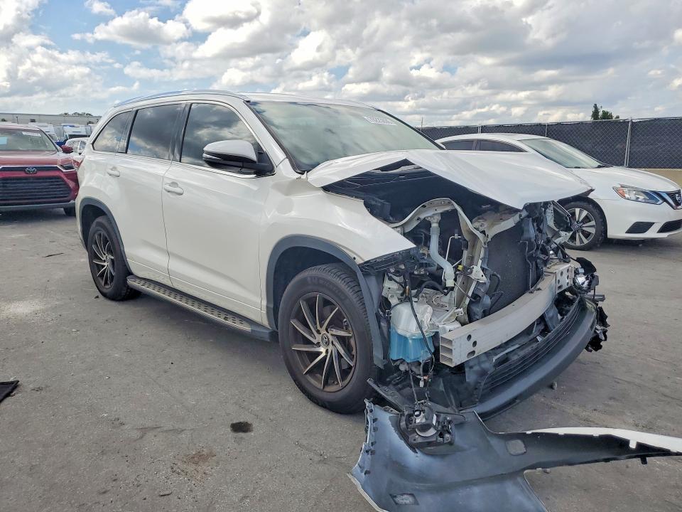 Photo 4 from auction – 2015 TOYOTA HIGHLANDER with VIN 5TDKKRFH6FS079622
