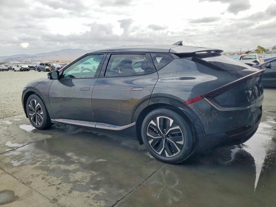 Zdjęcie 2 z aukcji – 2023 KIA EV6 z VIN KNDC34LA6P5602141