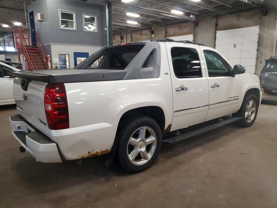 Zdjęcie 3 z aukcji – 2011 CHEVROLET AVALANCHE z VIN 3GNTKGE39BG232654