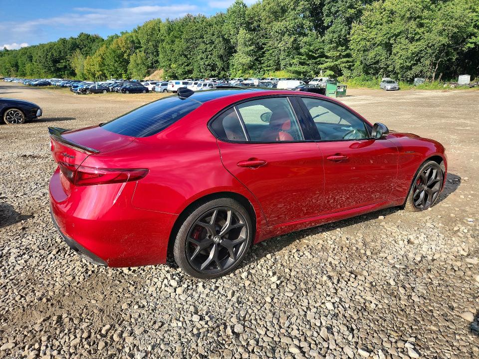 Photo 3 from auction – 2022 ALFA ROMEO GIULIA with VIN ZARFANBN4N7653884