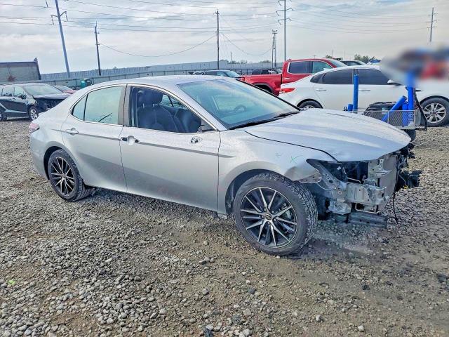 Снимка 4 от търг – 2024 TOYOTA CAMRY с VIN 4T1G11AKXRU901248