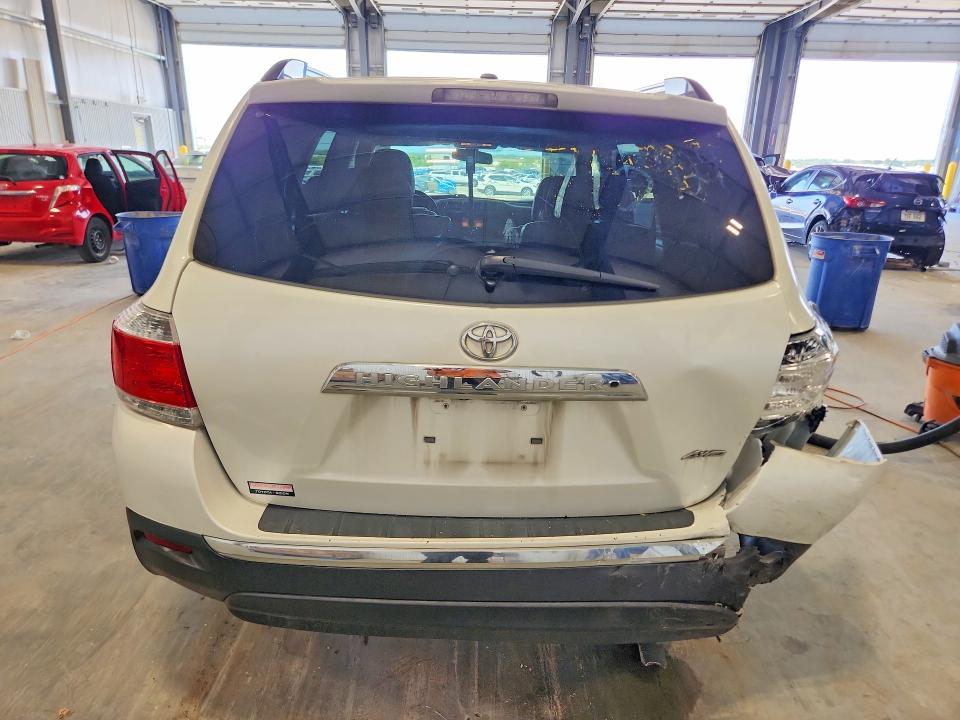 Photo 6 from auction – 2013 TOYOTA HIGHLANDER with VIN 5TDDK3EH7DS176011