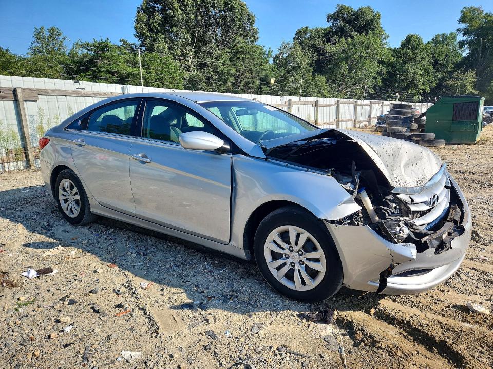 Photo 4 from auction – 2011 HYUNDAI SONATA with VIN 5NPEB4AC7BH290095