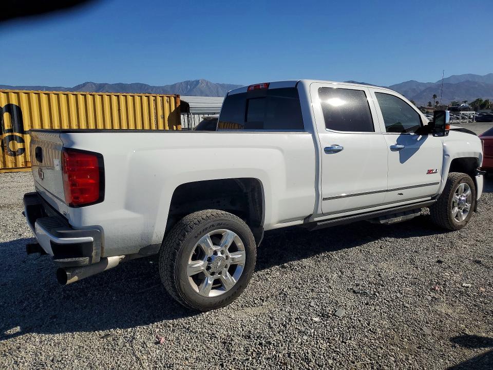 Снимка 3 от търг – 2018 CHEVROLET SILVERADO с VIN 1GC1KWEY2JF204703