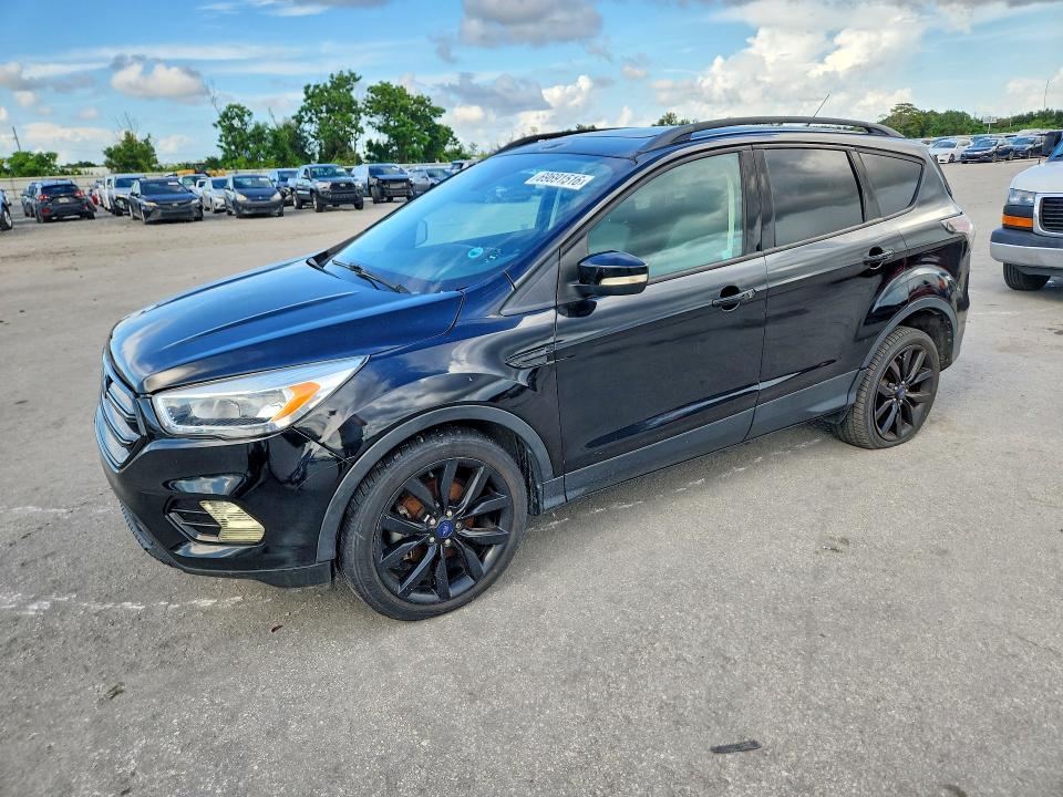 FORD ESCAPE 2017 مع رقم تعريف المركبة 1FMCU0JD0HUB35773 - صورة من المزاد