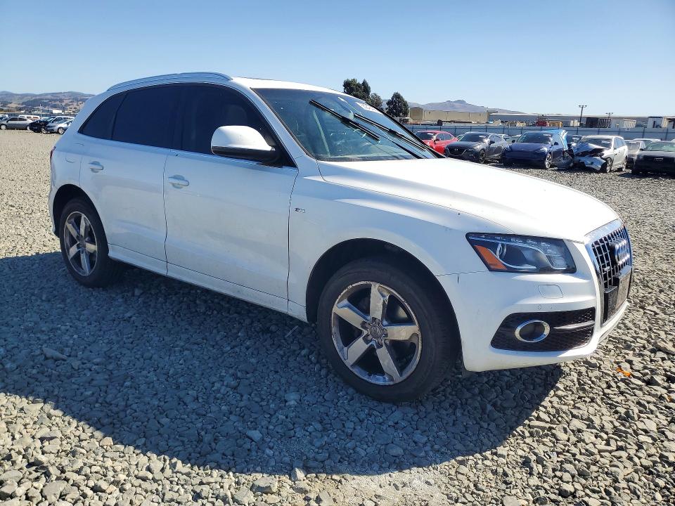 Zdjęcie 4 z aukcji – 2011 AUDI Q5 z VIN WA1DKAFP6BA045246