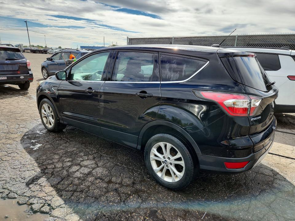 صورة رقم 2 من المزاد - 2017 FORD ESCAPE مع VIN 1FMCU0GD0HUA11994