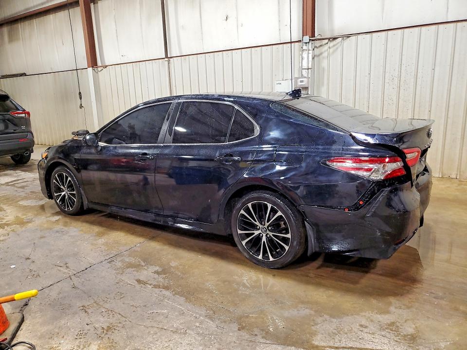 Снимка 2 от търг – 2019 TOYOTA CAMRY с VIN 4T1B11HK3KU822106