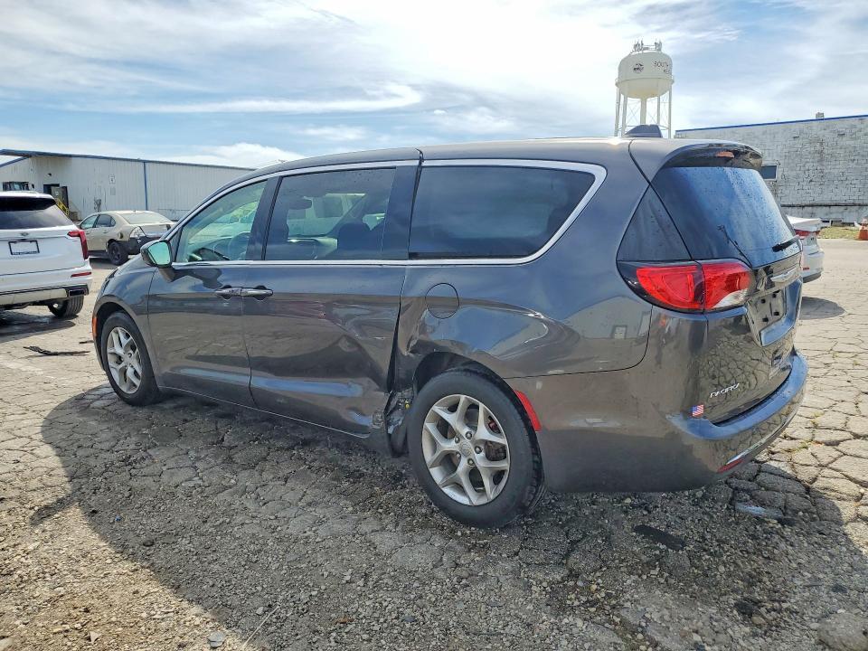 Photo 2 from auction – 2019 CHRYSLER PACIFICA with VIN 2C4RC1FG3KR667498