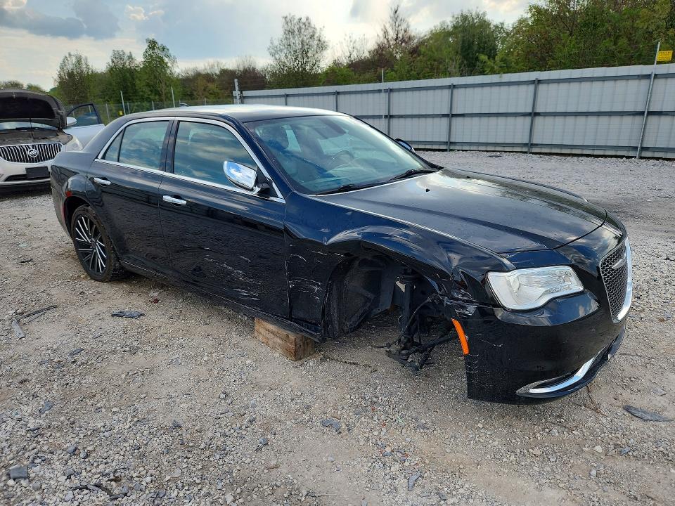 Фото 4 с аукциона – 2017 CHRYSLER 300C с VIN 2C3CCAET1HH582327