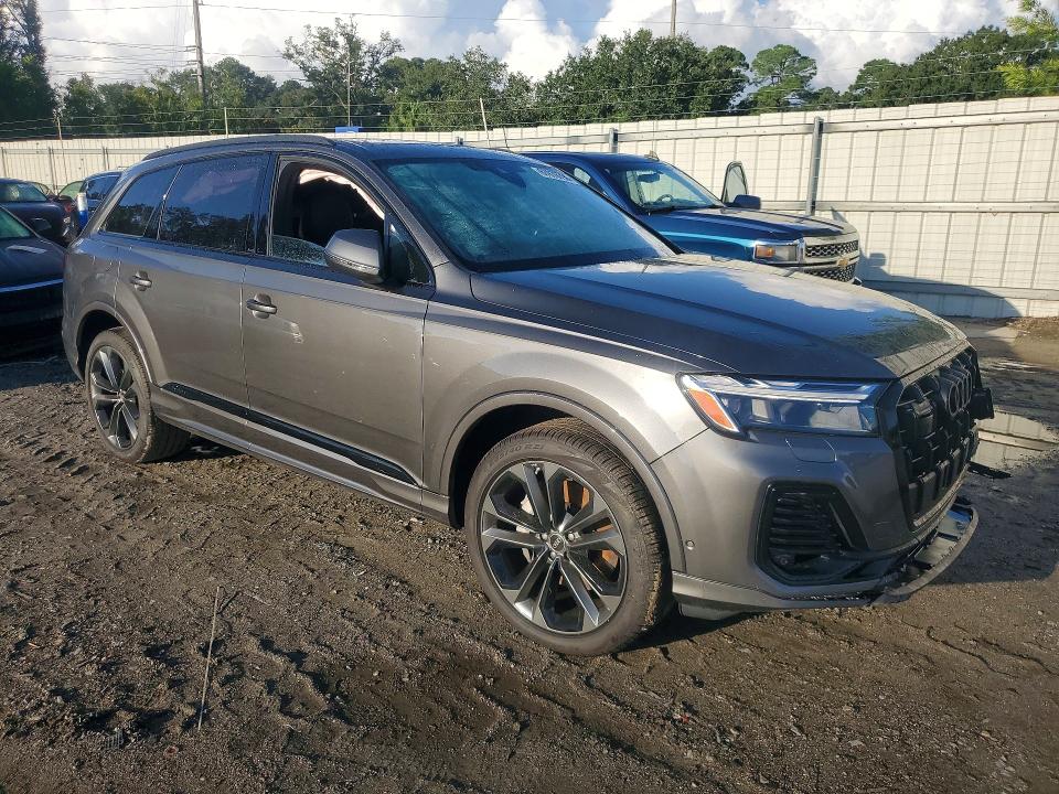 Zdjęcie 4 z aukcji – 2025 AUDI Q7 z VIN WA1LVBF70SD022083
