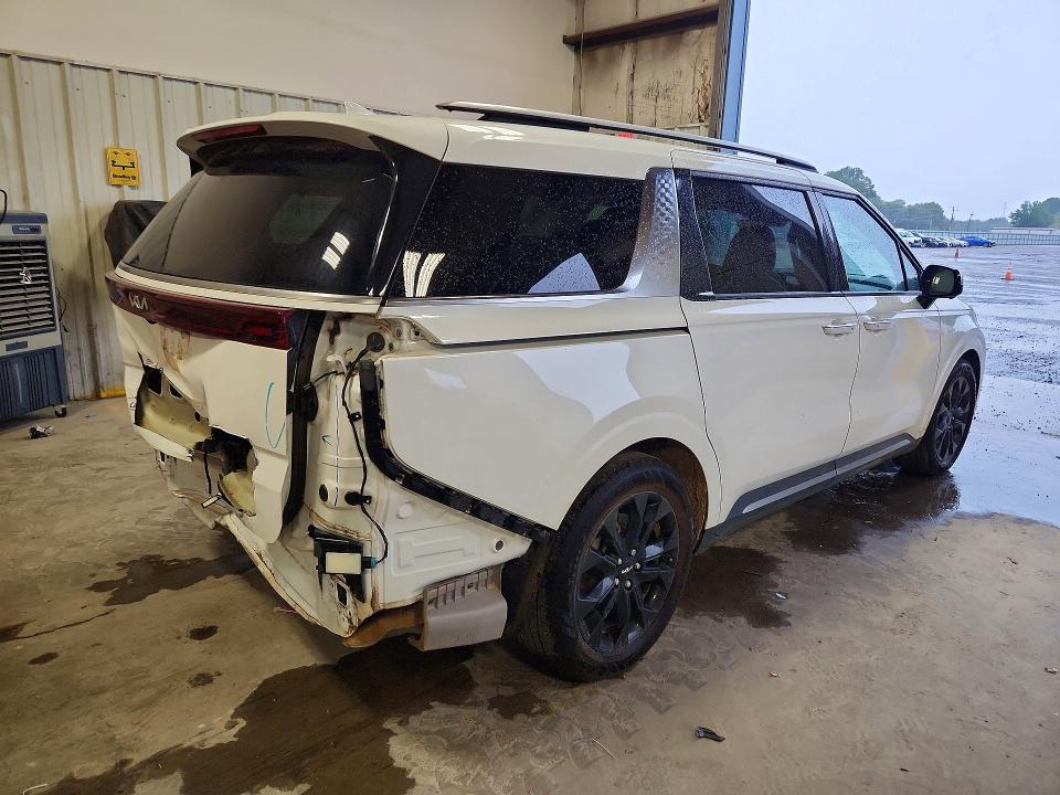 Снимка 3 от търг – 2023 KIA CARNIVAL с VIN KNDNE5H36P6219037