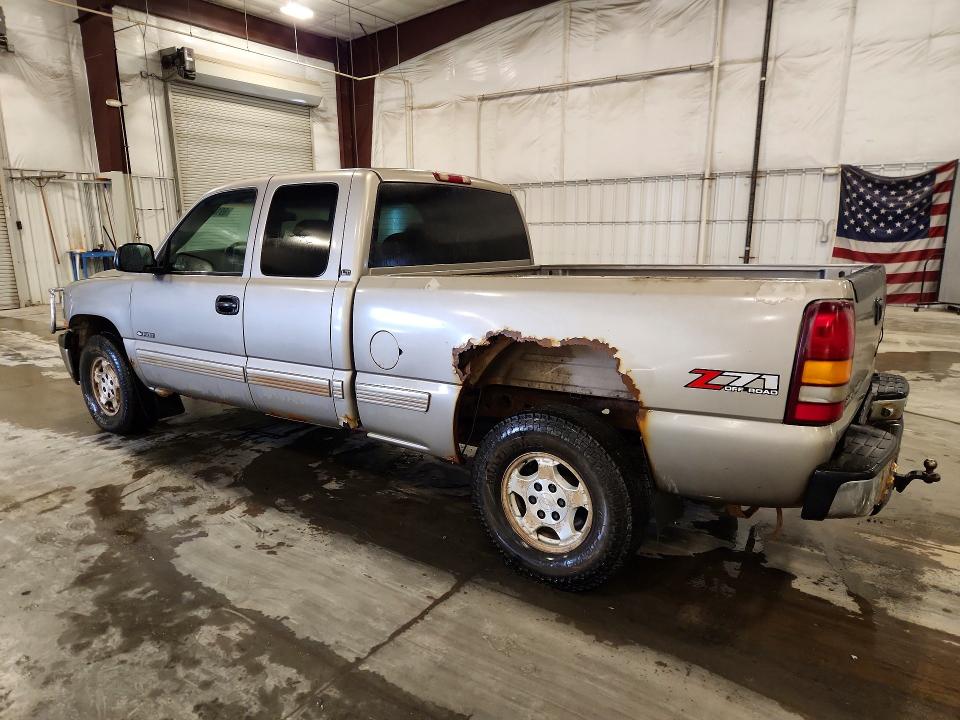 Фото 2 с аукциона – 2001 CHEVROLET SILVERADO с VIN 2GCEK19T411103771