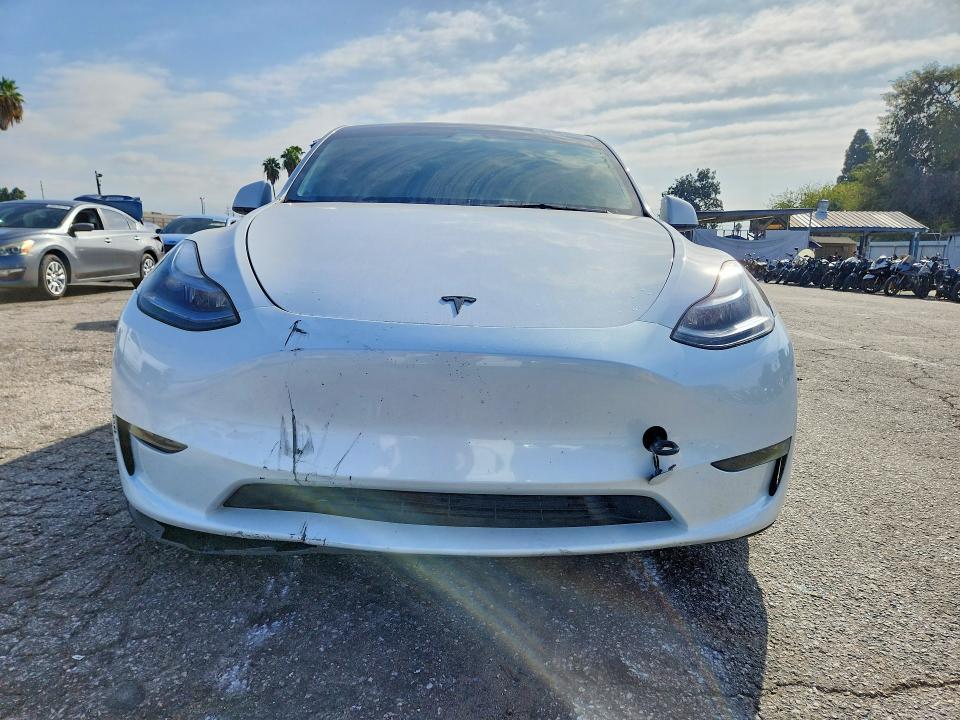 Снимка 5 от търг – 2024 TESLA MODEL Y с VIN 7SAYGDEE8RF165323