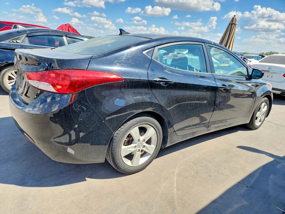 Photo 3 from auction – 2012 HYUNDAI ELANTRA with VIN KMHDH4AE6CU464785