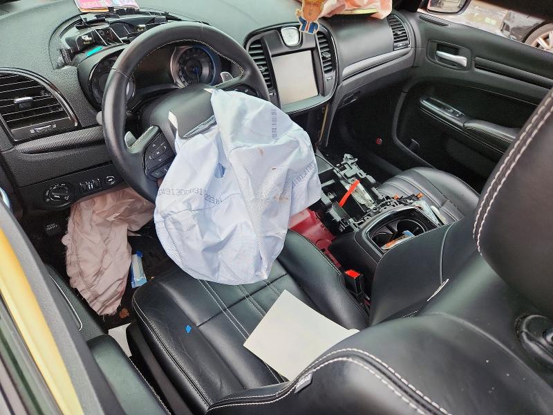 Photo 8 from auction – 2015 CHRYSLER 300 with VIN 2C3CCABGXFH921574
