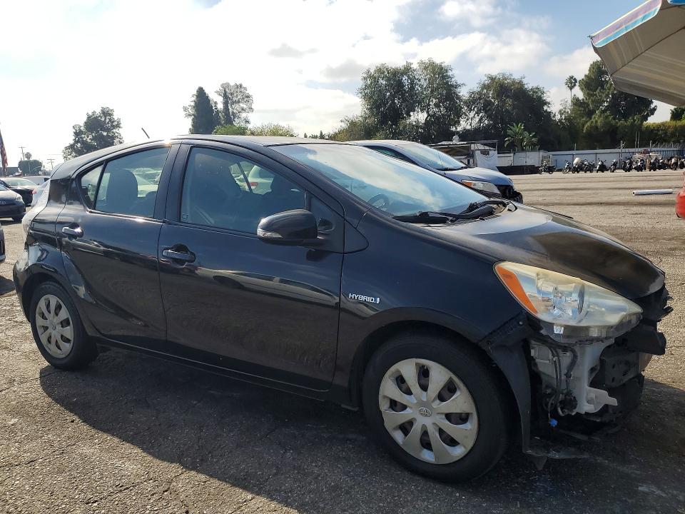 Photo 4 from auction – 2012 TOYOTA PRIUS C with VIN JTDKDTB33C1521914