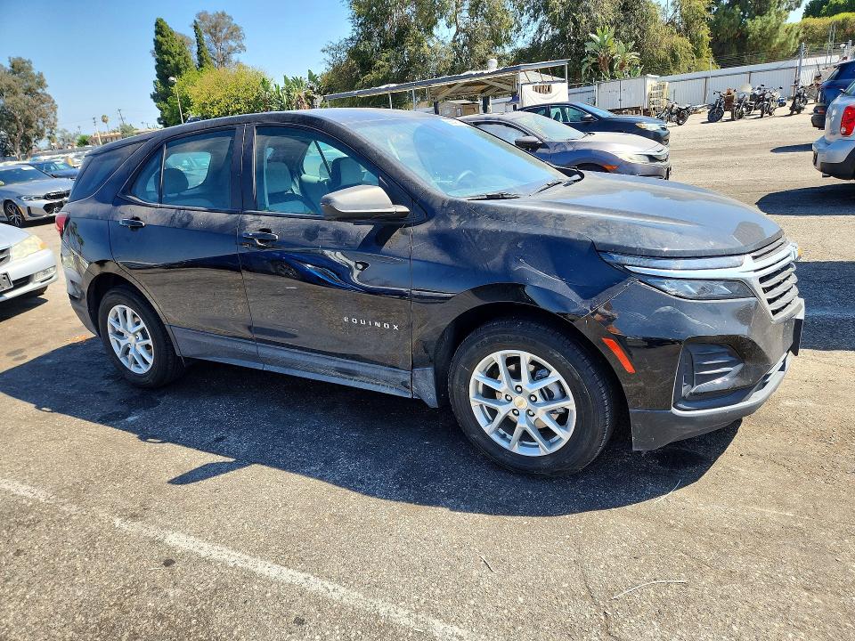 Photo 4 from auction – 2022 CHEVROLET EQUINOX with VIN 2GNAXHEV3N6115023