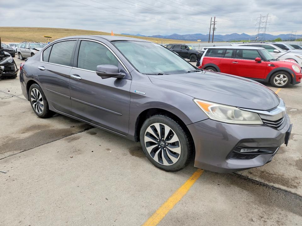 Снимка 4 от търг – 2017 HONDA ACCORD с VIN JHMCR6F31HC005921