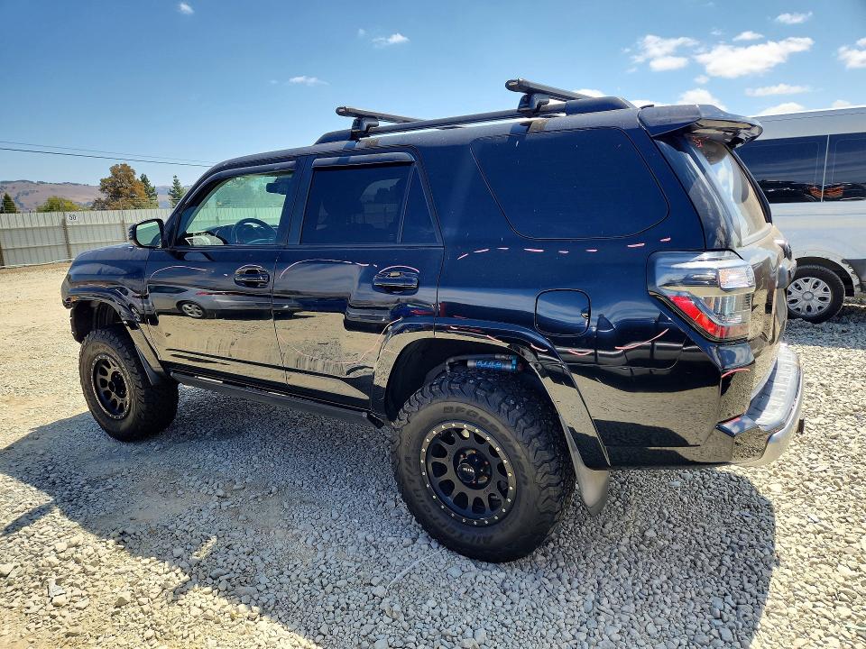 Photo 2 from auction – 2020 TOYOTA 4RUNNER with VIN JTEBU5JR2L5774955