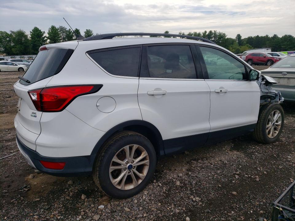 Photo 3 from auction – 2019 FORD ESCAPE with VIN 1FMCU9HD9KUB48541