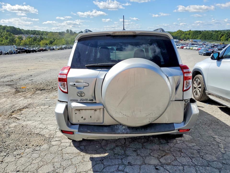 Photo 6 from auction – 2010 TOYOTA RAV4 with VIN 2T3YF4DV3AW042805
