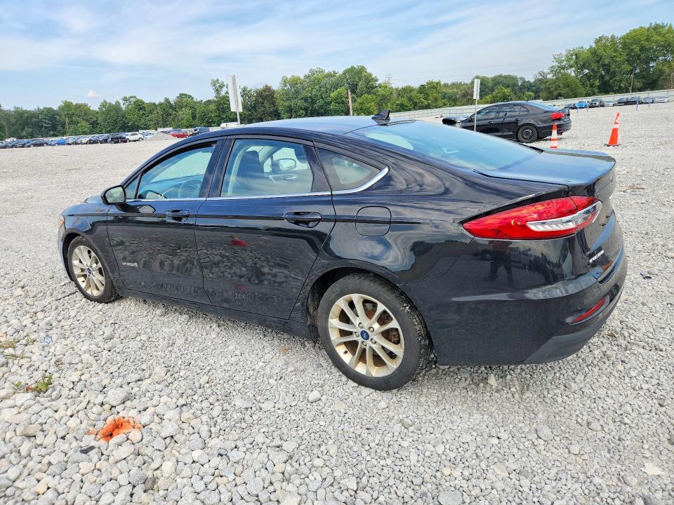 Photo 2 from auction – 2019 FORD FUSION with VIN 3FA6P0LU9KR281891