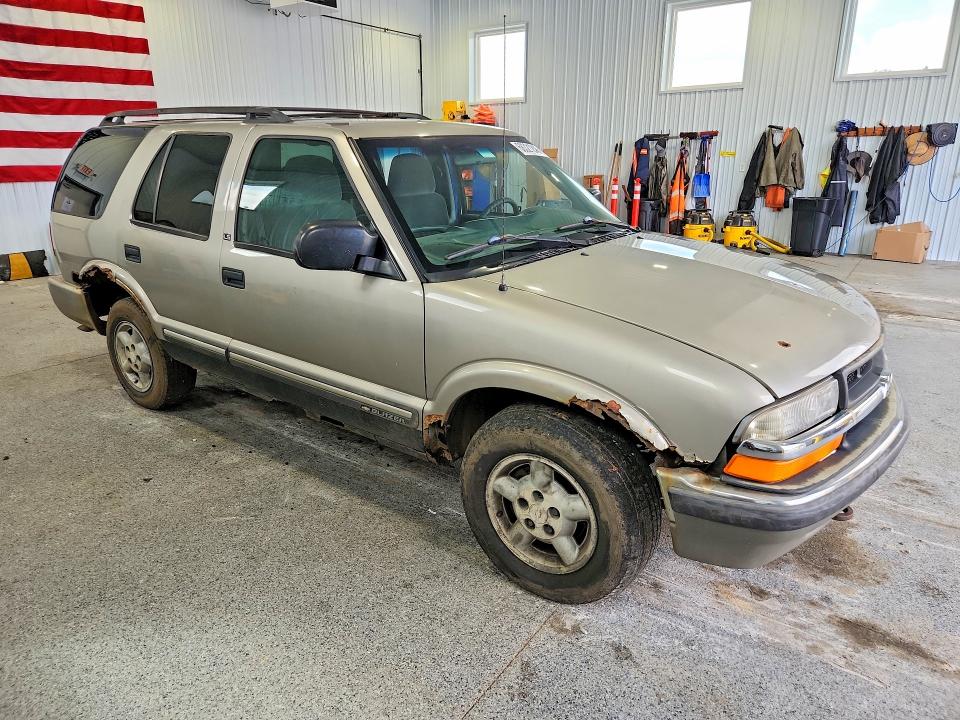 Photo 4 from auction – 2000 CHEVROLET BLAZER with VIN 1GNDT13W2YK211447