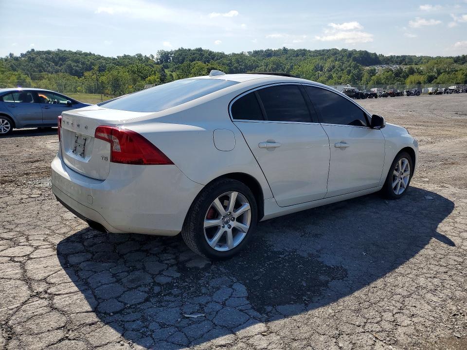 Photo 3 from auction – 2016 VOLVO S60 with VIN YV126MFK5G2408011