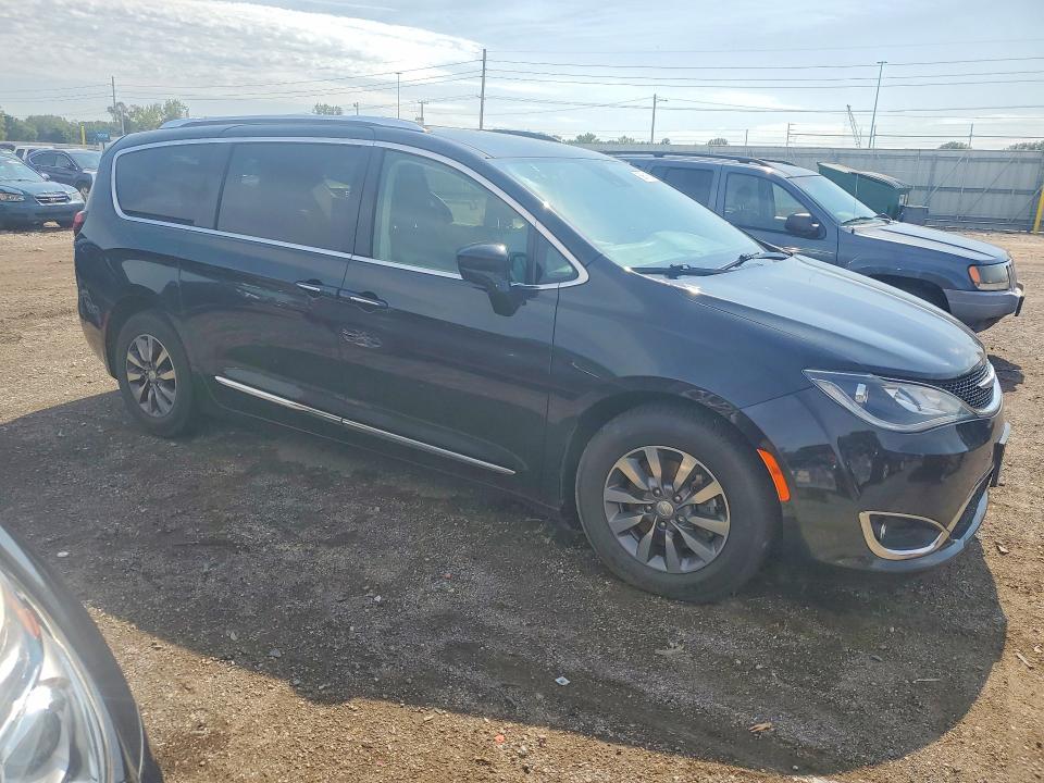 Photo 4 from auction – 2019 CHRYSLER PACIFICA with VIN 2C4RC1EG2KR700217