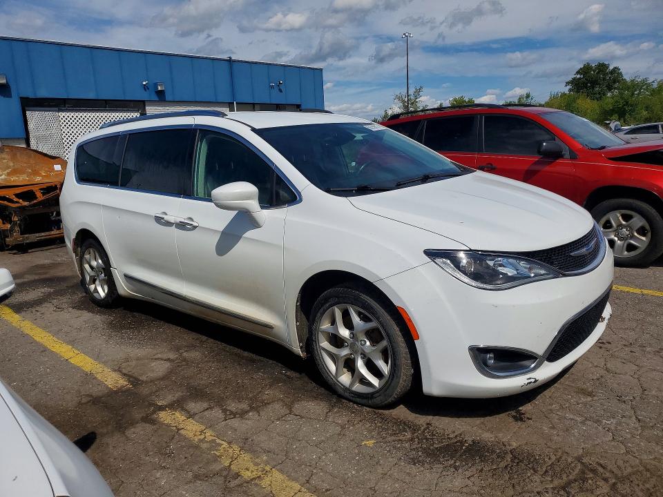 Photo 4 from auction – 2018 CHRYSLER PACIFICA with VIN 2C4RC1EGXJR292676